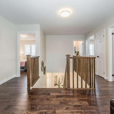 Comfortable Modern Room Near Ykf Airport III Kitchener Esterno foto
